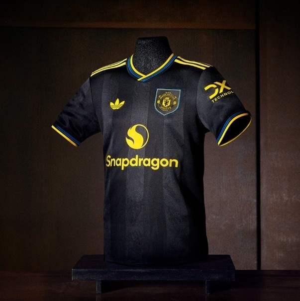 壹号娱乐下载-曼联官方：客战枪手将穿黑色球衣；上次联赛客胜枪手还是穆帅时期