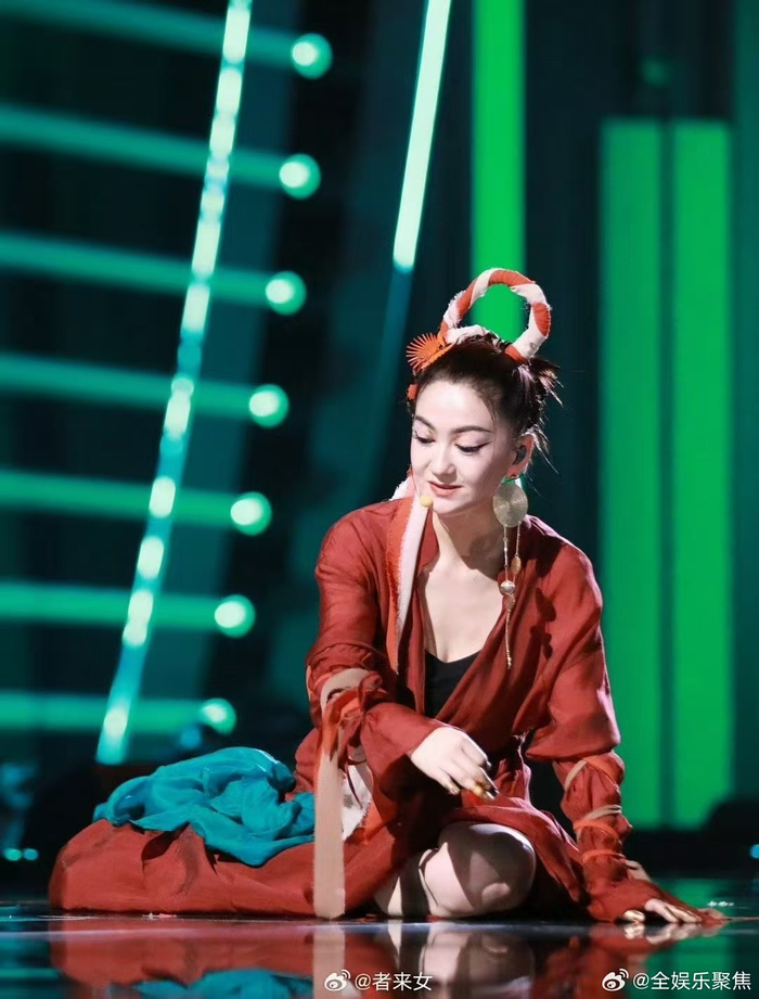壹号娱乐下载-乘风2026选手者来女暂别舞台|光芒_新浪体育_新浪新闻